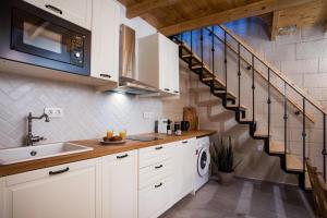 Alexandras Stone House