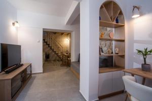 Alexandras Stone House