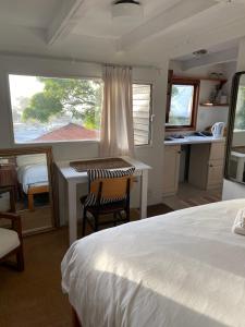 Independent quaint flat, close to beach