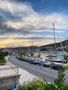 Waterfront Seaview Apartment Maria