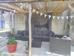 Maisons de vacances Ancient priory farmhouse with pool, jacuzzi and lakes : photos des chambres