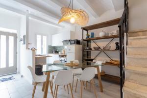 Maisons de vacances Chez Sylvie - Etonnante maison climatisee dans les remparts : photos des chambres