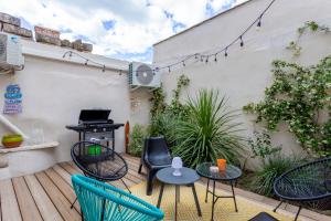 Maisons de vacances Chez Sylvie - Etonnante maison climatisee dans les remparts : photos des chambres