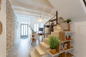 Maisons de vacances Chez Sylvie - Etonnante maison climatisee dans les remparts : photos des chambres