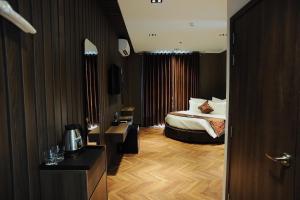 Phòng Giường Lớn có Hướng Vườn (King Room with Garden View)