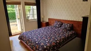 Blå rummet - Rum nära bad och centrum - Sängkläder & handdukar ingår - Stora Frö