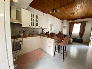 Christina's cottage - Yenion