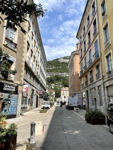 Appartements Appartement 3 chambres en hyper centre de Grenoble : photos des chambres