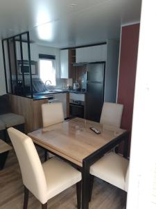 Campings MHVACANCES LOUENT PLUSIEURS MOBILHOMES DANS CAMPING 4 ETOILES PROCHE CHATEAUX et ZOO BEAUVAL : photos des chambres