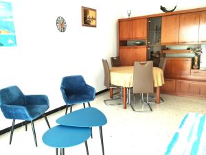 Grand 2 pièces CLIMATISE, TERRASSSE VUE MER & PROCHE FETE DU CITRON