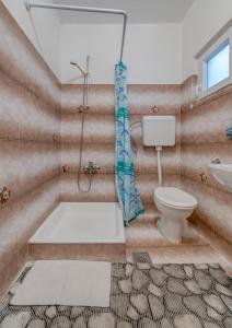 Seafront apt with balcony sea view and mooring