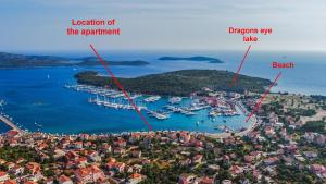 Seafront apt with balcony sea view and mooring