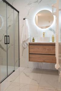 Appartements L-emeraude - Cocon Amoureux Balneo,Clim,Balcon : photos des chambres