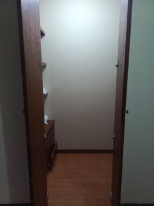 Spacious private rooms close to American Embassy