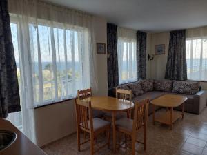 Панорамен апартамент в Равда