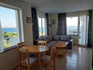 Панорамен апартамент в Равда