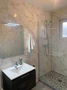 Appartements Appartement en face de la gare de St-Louis : photos des chambres