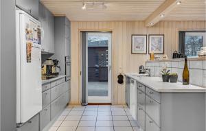 Three-Bedroom Holiday Home In Grenaa