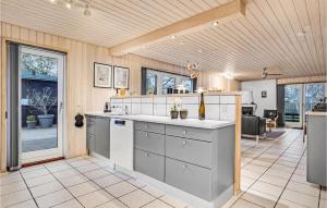 Three-Bedroom Holiday Home In Grenaa