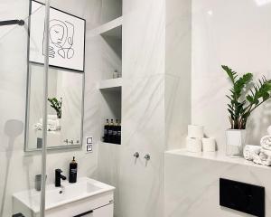 Stylish retreat in a lively area