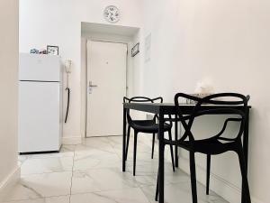 Stylish retreat in a lively area