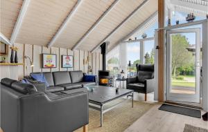 Three-Bedroom Holiday Home In Sydals