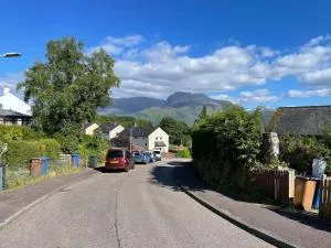 4 caledonian road - Achaphubuil