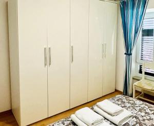 Modern luxury 2-bedroom apt with balcony & patio 