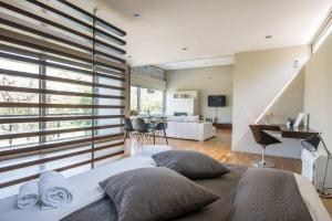 Studio Rio Unique space with garden and garage