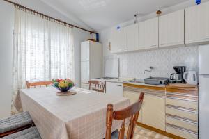 Seafront apartments Marija with terrace and mooring