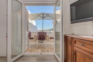 Seafront apartments Marija with terrace and mooring