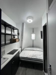 PARIS BASTILLE BERCY GARE DE LYON CHAMBRE CLIMATISEE 9m2 idéal 1 pers ,max 2 pers