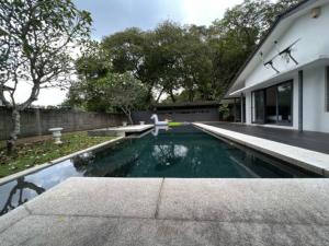 KL PJ Garden Pool Villa Karaoke