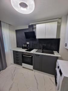 Central Luxe Apartment - Elisha