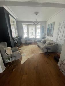 Poets Place - lovely 4 bedroom townhouse with garden