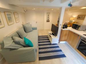 Apartment 55 m2, sunny garden & pool in Villa 1905