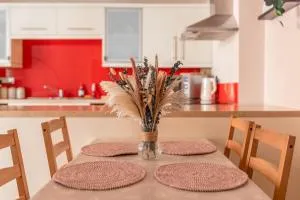 Charming Beachside Town House - Wootton