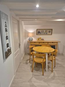 Apartment 55 m2, sunny garden & pool in Villa 1905