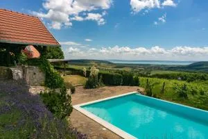 Balatoncsicsó - Szőlő Birtok - Mencshely