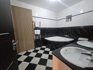 SIMPLE VILLA ROOMS National Arena SELF CHECK IN