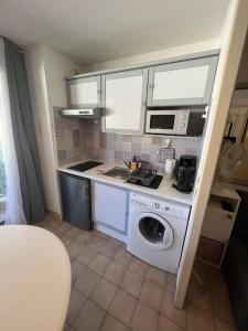 1 Bed Antibes les pins with Pool