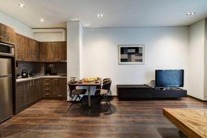 Classy and stylish apartment next to Hilton