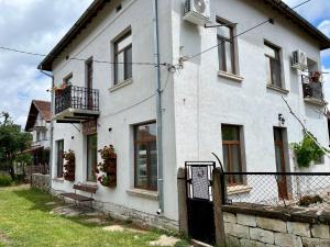 Къща за гости Куклите Петревене