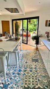 Villas Maison en bois au calme piscine : photos des chambres