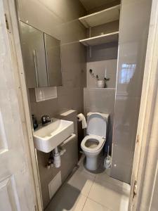 2 bed, 2 bath 1 min from Paddington station