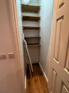 2 bed, 2 bath 1 min from Paddington station