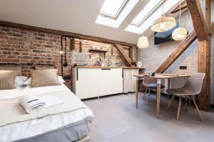 Studio apartment with an AC - Dietla 51 street