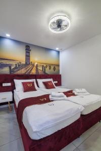 Ponderosa next to the pool apartments with big terraces close to the beach and Siam Park