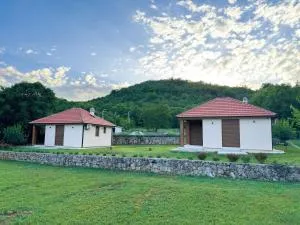 Paradise Valley - Karuč