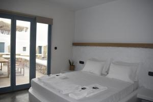 Thronos Suites